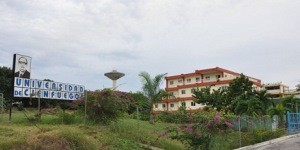 Vista externa de la universidad de Cienfuegos